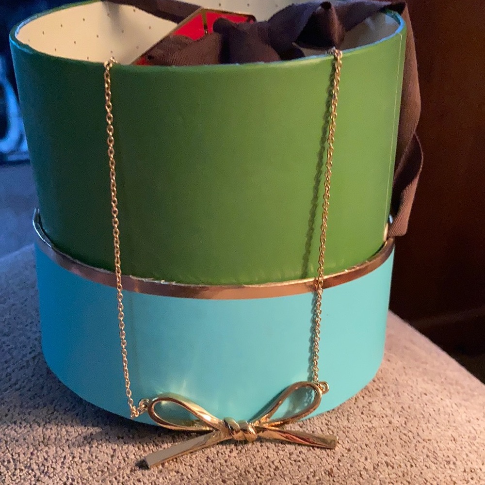 Kate Spade ♠️ Gold Bow Necklace. - Picture 5 of 9